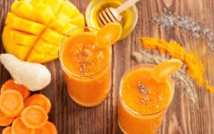 Мангово-морковный смузи с имбирем