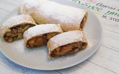 Штрудель с яблоками из слоеного теста