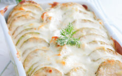 Кабачки с чесноком под сметанным соусом