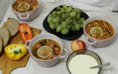 Мясная солянка с копченостями и зелеными помидорами