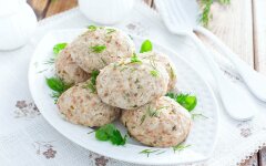 Паровые котлеты из филе индейки с зеленью