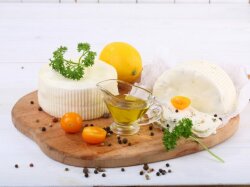 Весенний сулугуни с зеленью