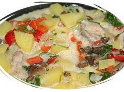 Жаркое с грибами и сметаной в мультиварке