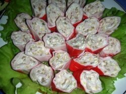 Крабовые палочки, фаршированные грибами и яйцом