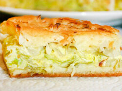 Кулебяка с тушеной капустой и луком