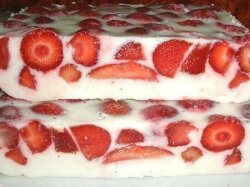 Заливной десерт «Клубника под снегом»