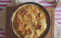 Американский яблочный пирог на сливках с карамелью