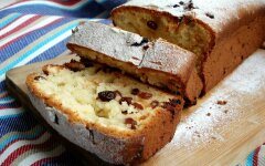 Сладкий хлеб с изюмом на молоке в духовке