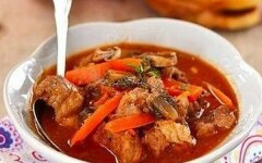 Тушеная телятина с шампиньонами «Маренго»