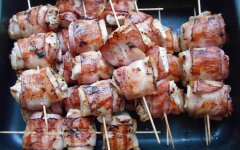 Шашлыки из индейки с беконом в йогуртовом маринаде