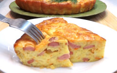 Капустный заливной пирог с сосисками на сметане и майонезе