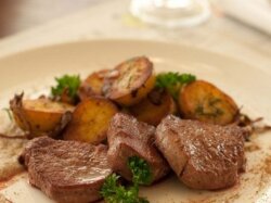 Медальоны из говядины с соевым соусом в духовке