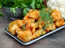 Цветная капуста в кляре с зеленью и сыром