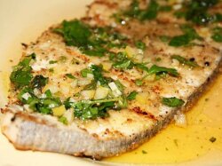 Тушеный судак с картофелем в сметане по-украински