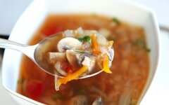 Щи с шампиньонами и мясом