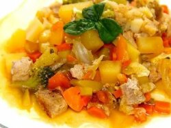 Овощное рагу со свининой в казане