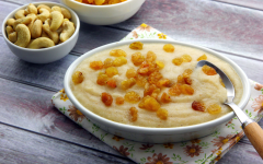 Молочная манная каша с изюмом в мультиварке