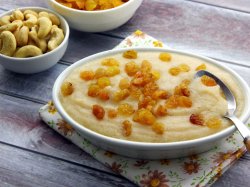 Молочная манная каша с изюмом в мультиварке