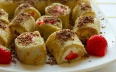 Роллы из блинов с творожной начинкой