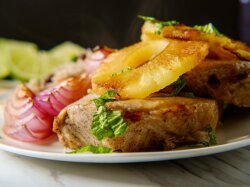 Свинина с ананасами под сыром в мультиварке