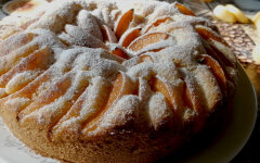 Пирог с начинкой из свежих абрикосов