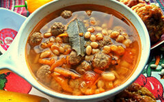 Фасолевый суп с фрикадельками из куриного фарша