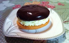 Пирожное «Буше» с джемом и кремом