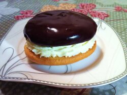 Пирожное «Буше» с джемом и кремом