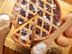 Лимонная кростата с вишней