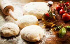 Простое тесто для итальянской пиццы