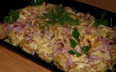 Фаршированные блины под сыром в духовке