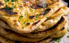 Индийские чесночные лепешки Garlic naan