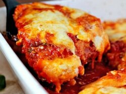 Куриная грудка под томатным соусом в духовке