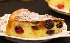 Творожная запеканка с сухофруктами в духовке