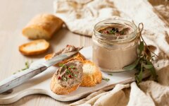 Утиный паштет с коньяком и прованскими травами