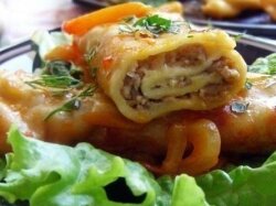 Рулеты с мясом, тушеные в соусе