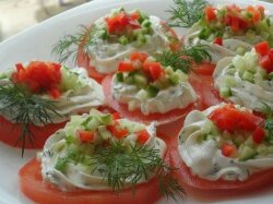 Закусочные помидоры с творогом и чесноком