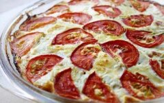 Картофельная тортилья с сыром и луком
