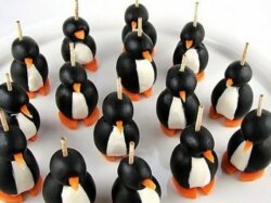 Закуска «Пингвин» с моцареллой и маслинами