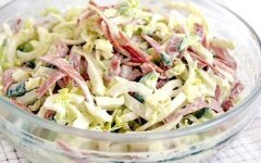 Салат из пекинской капусты с колбасой «Быстро и вкусно»
