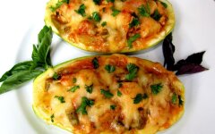 Фаршированные кабачки с рисом, грибами и овощами