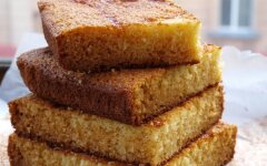 Банановый манник на йогурте в мультиварке