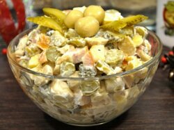 Салат из копченой курицы за пять минут