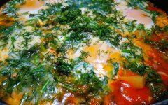 Пряная картошка с яйцами и сыром