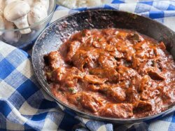 Бефстроганов из филе говядины с грибами в мультиварке