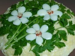 Салат «Три цветка» с грибами и курицей