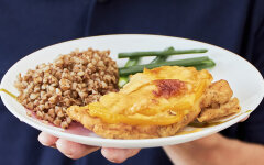 Отбивные из куриного филе с болгарским перцем и сыром
