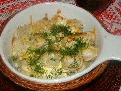 Пельмени запеченные со сметаной в мультиварке