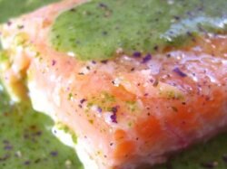 Семга маринованная с крем-соусом