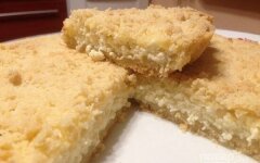 Творожный пирог на сметане с песочной крошкой